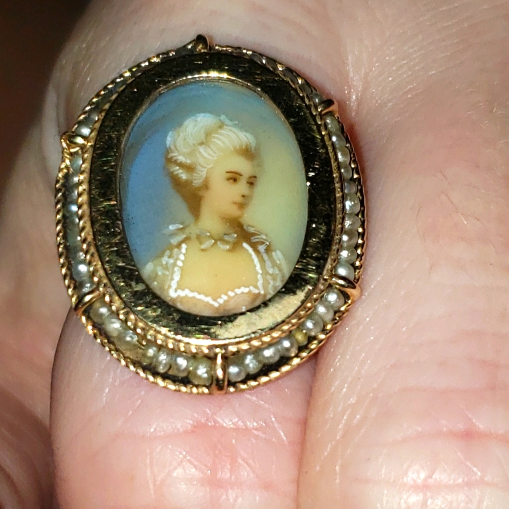 Antique 14kt gold portrait ring with pearl inlay